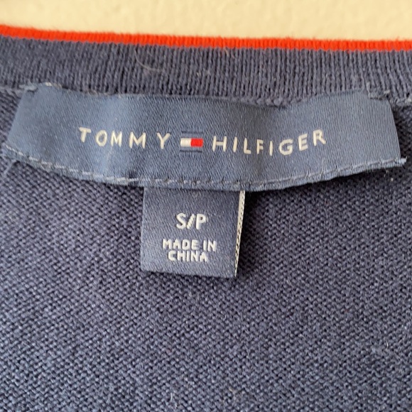 🌟Host Pick🌟Tommy Hilfiger Rainbow Striped Sleeve Sweater - Picture 6 of 8